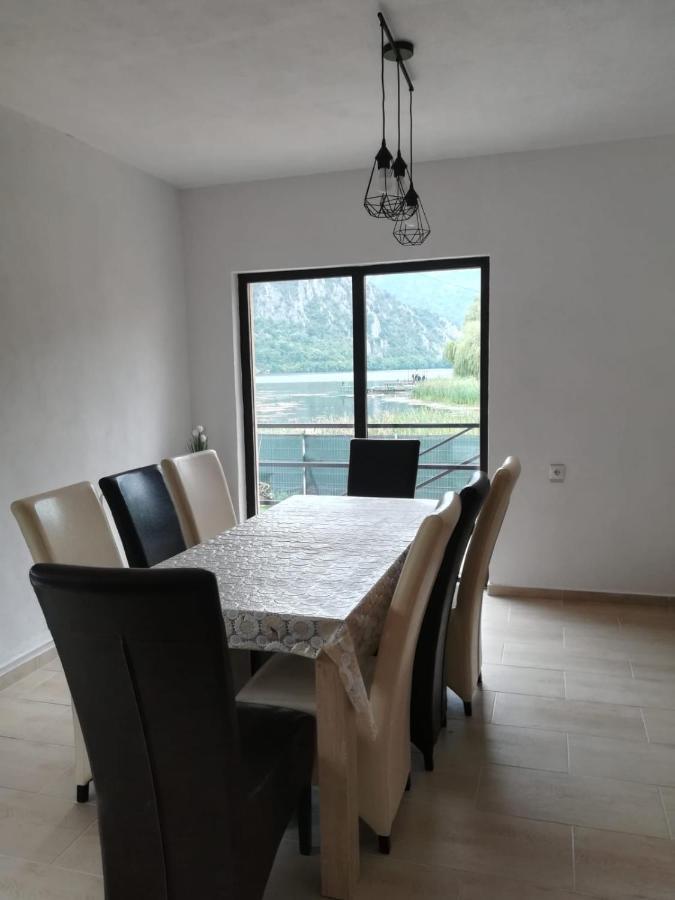 Appartement Casa Colt De Rai à Ogradina Extérieur photo
